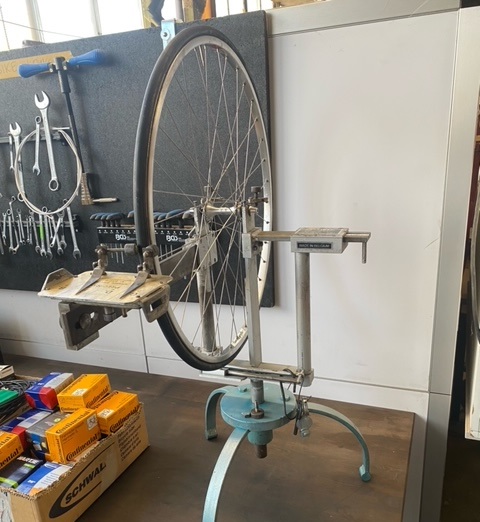 File:Wheel Truing Stand – Preciray .jpg