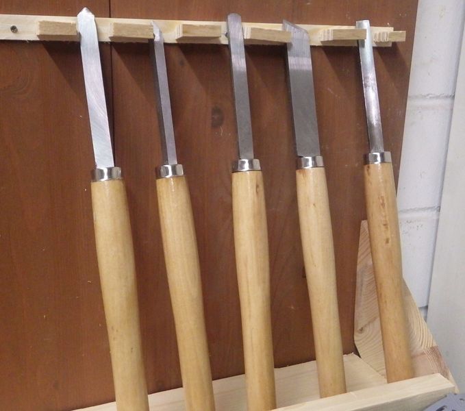 File:Cheap woodturning tools.JPG