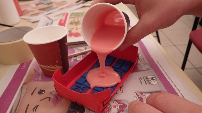 File:Pouring silicone.JPG