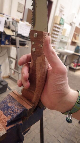 File:Eukalyptus saw handle rough shape.JPG