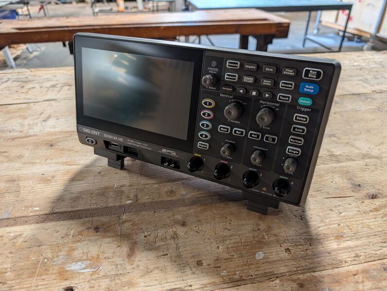 File:Siglent SDS814X HD.jpg