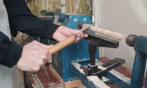 Woodturning - notches by skew chisel.gif
