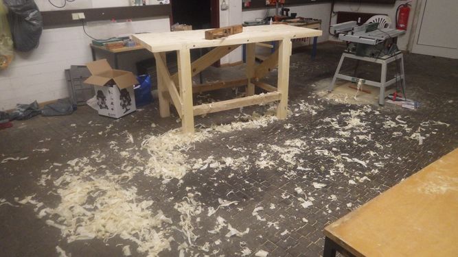 tons of plane shavings covered our wood workshop when the top was about done