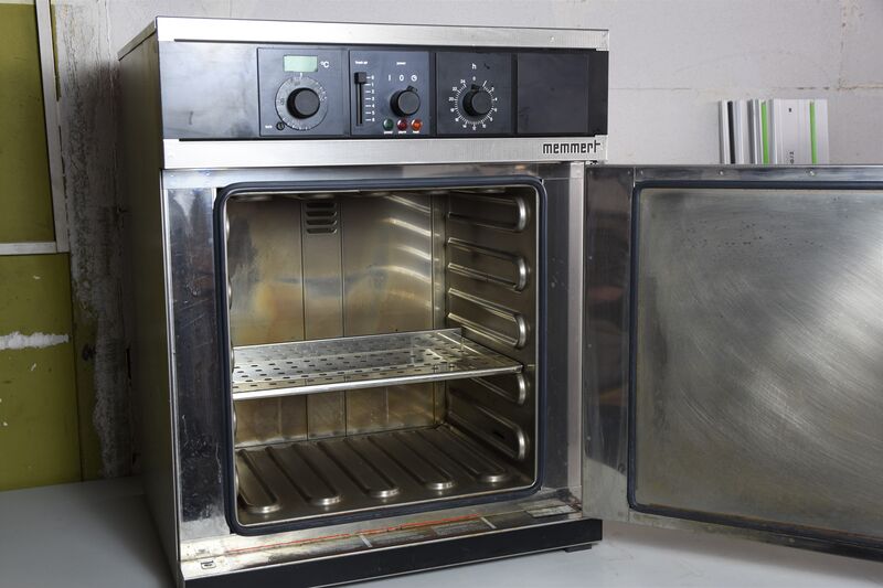 File:Drying oven.JPG