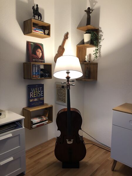 File:Cello Lamp 2.jpg
